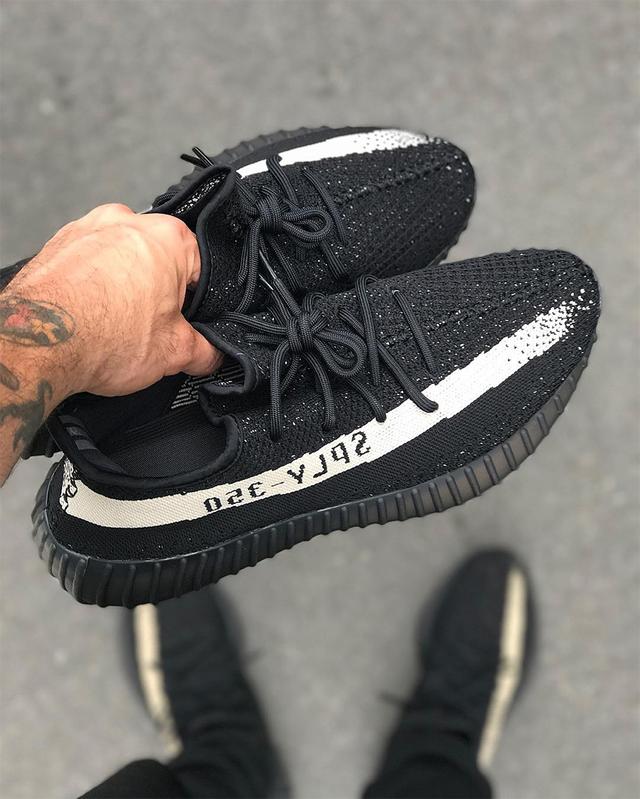 余文乐提前晒出 yeezy 350 boost v2 黑白配色!