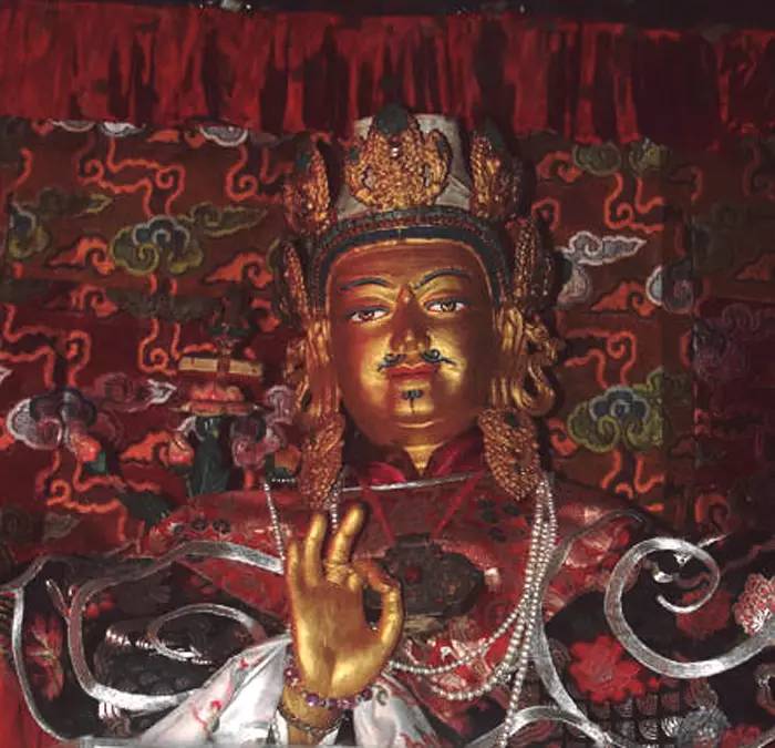 吐蕃赞普就是吐蕃历史上一位非常重要的吐蕃赞普,我们称为"赤松德赞"