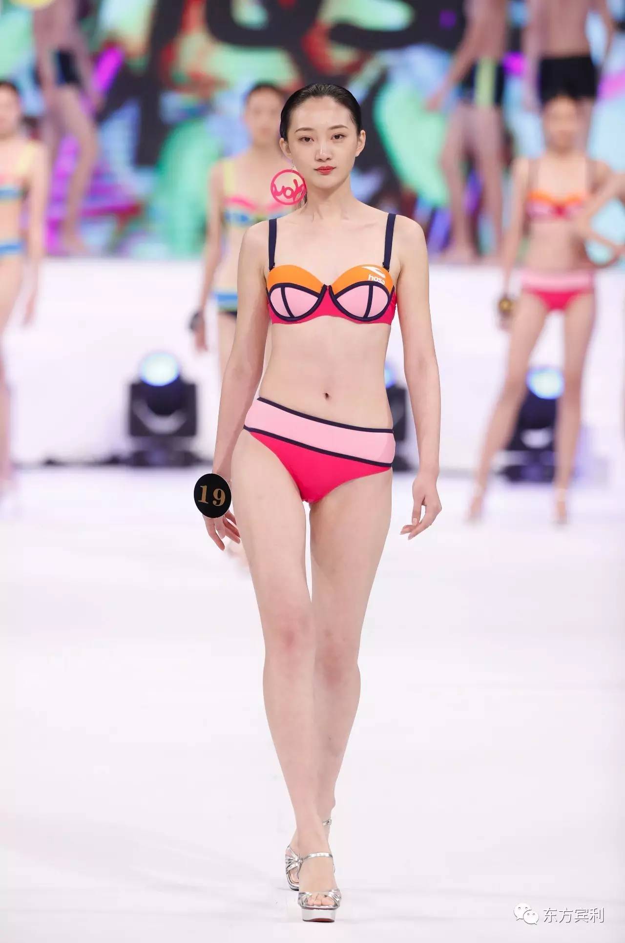 hosa模特泳装 中国新闻网