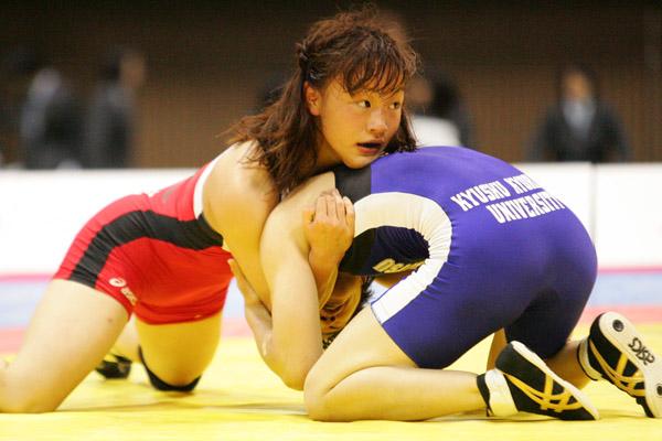 日本女子摔跤登坂绘莉59场未尝败绩却被中国摔哭