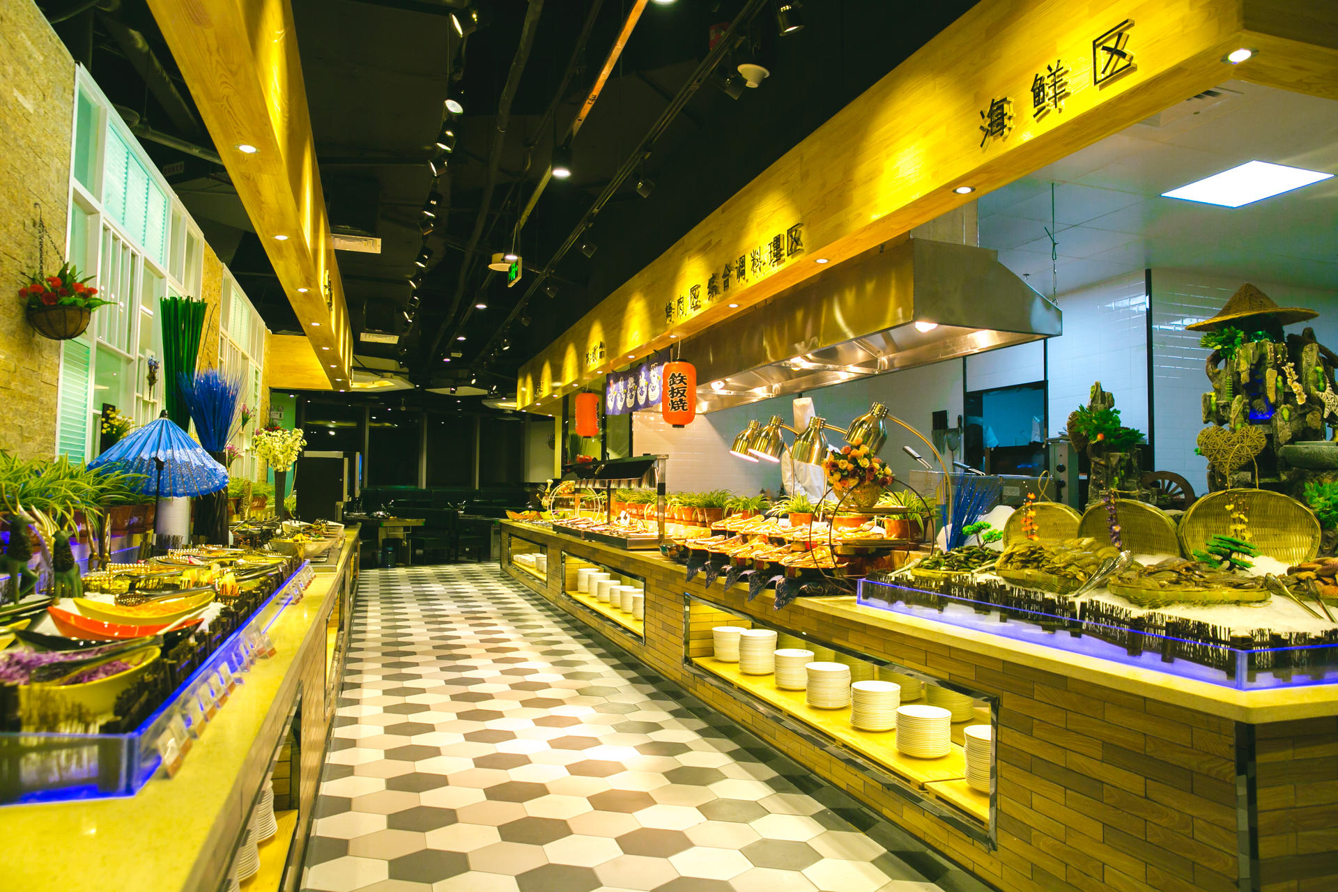 津城首家有蒸汽海鲜自助的餐厅开张了现在只要68元一位多到200种菜式
