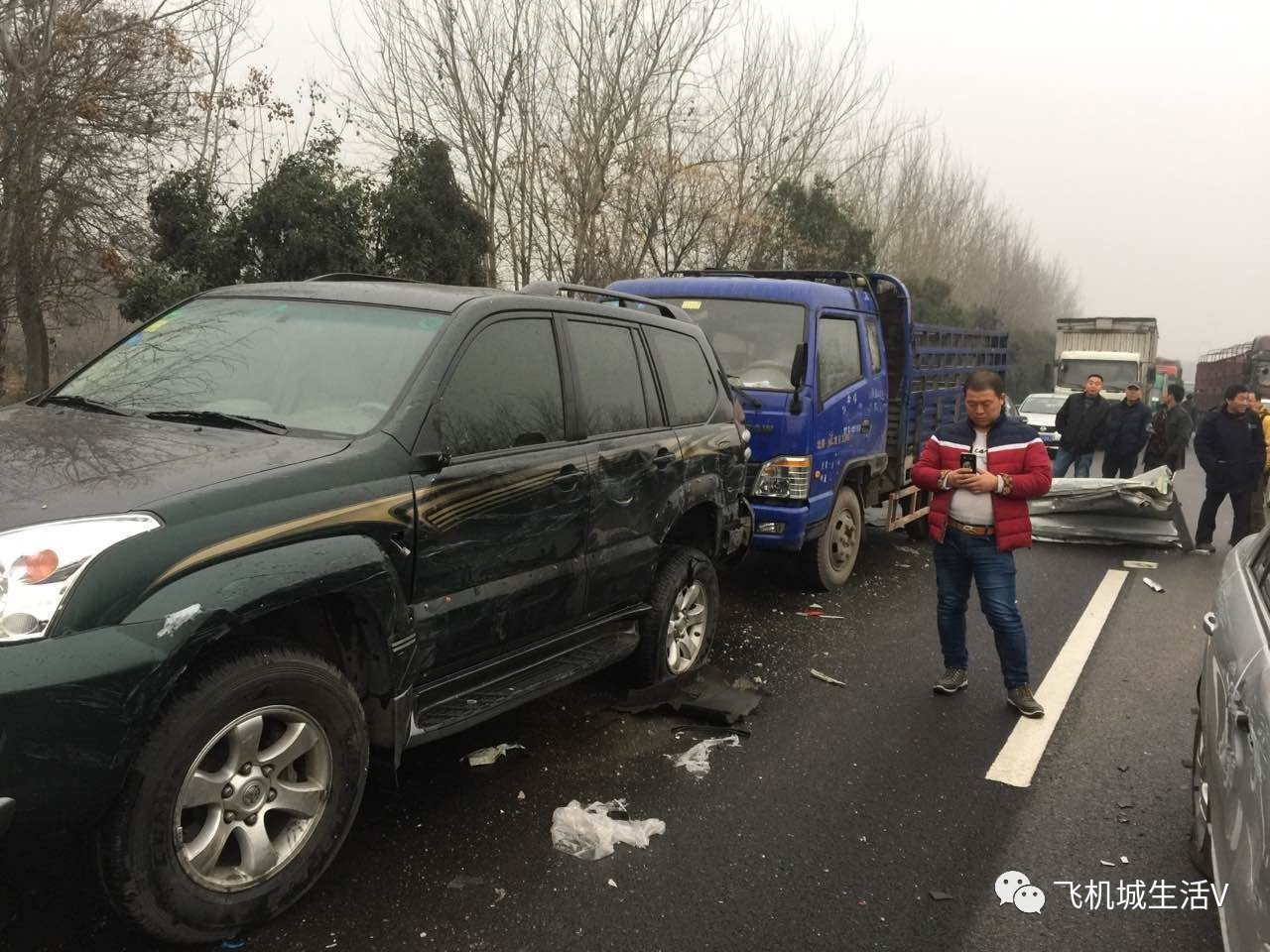 突發西閻高速高陵段今晨發生連環撞車慘禍現場視頻