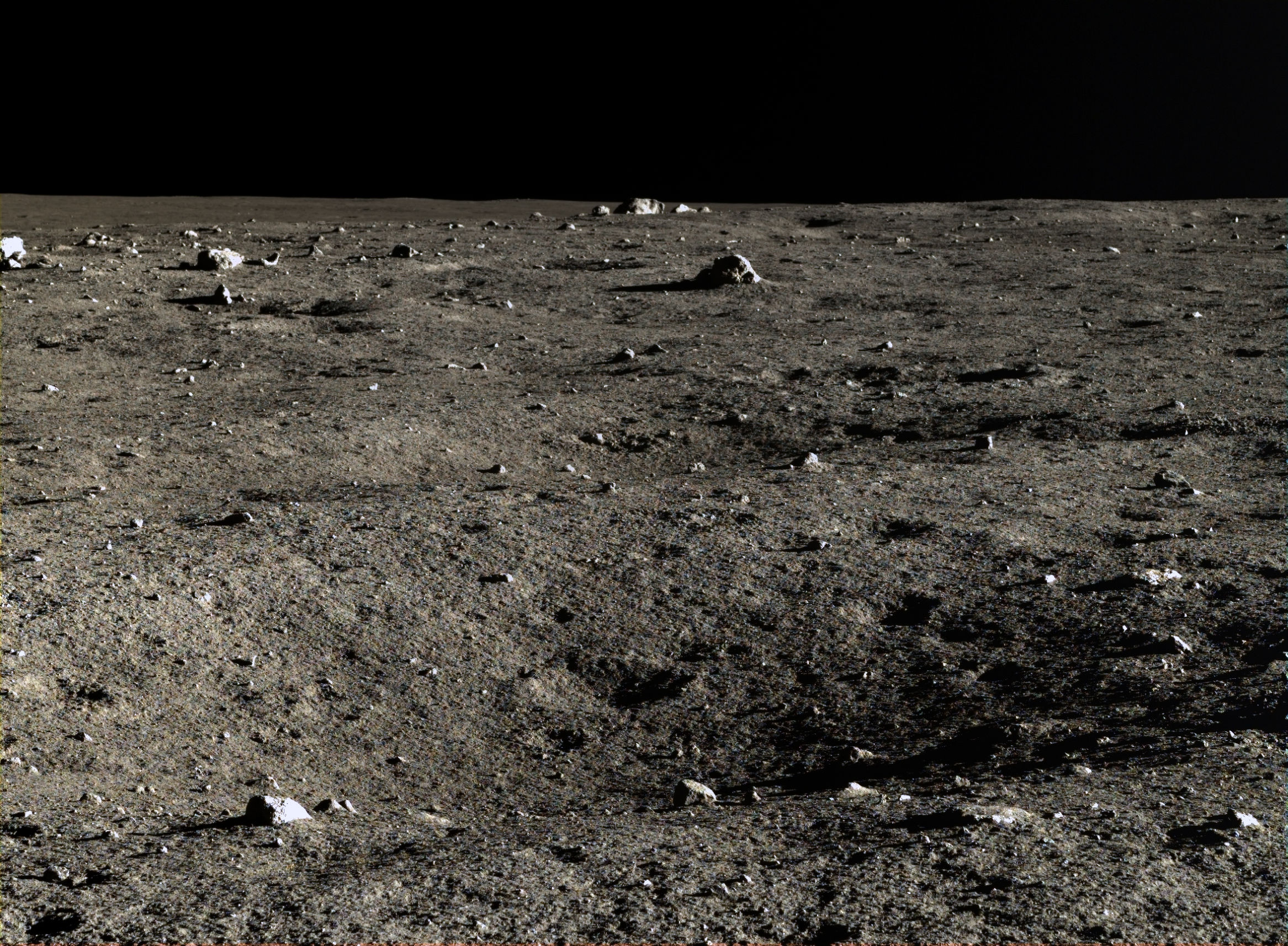 中国月球车传回高清图片:清晰度令人震撼