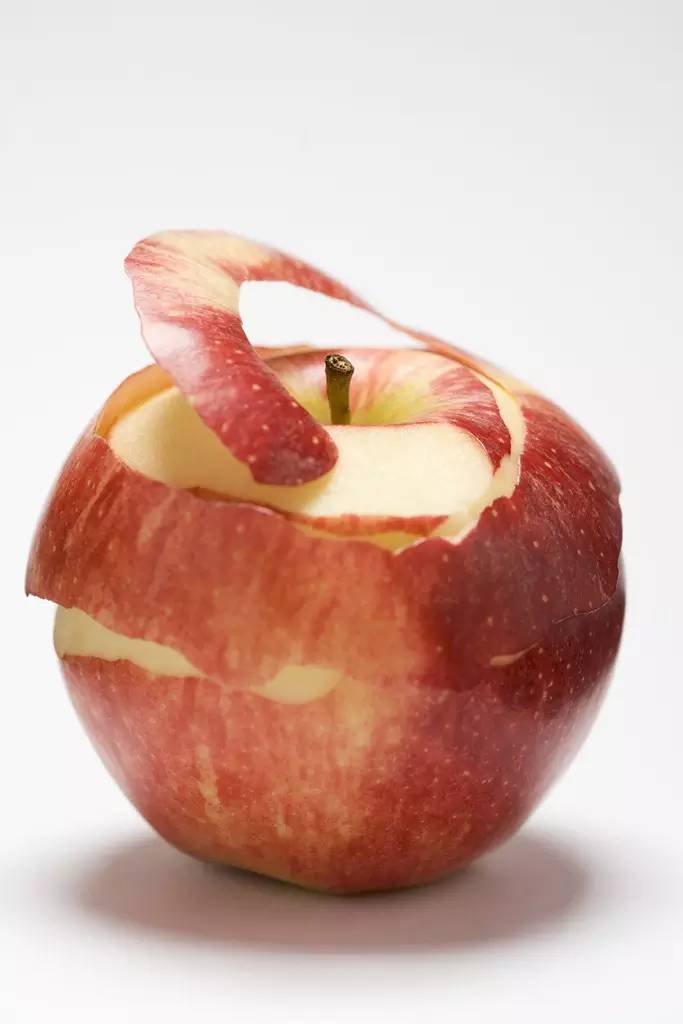 苹果应该带皮吃还是削皮吃?你知道吗?