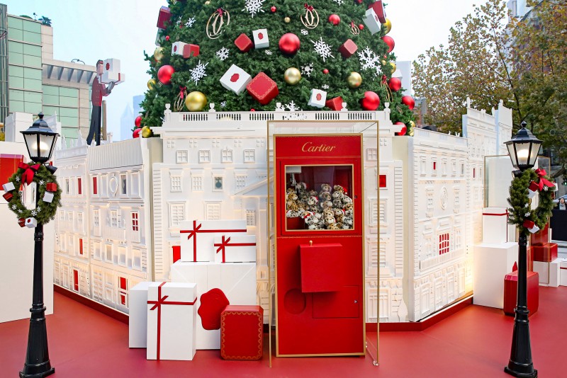 上海打造出了一帧浪漫唯美的圣诞街景卡地亚圣诞树灵感源自卡地亚巴黎