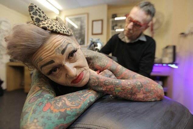 纹身最多的人老妇图片