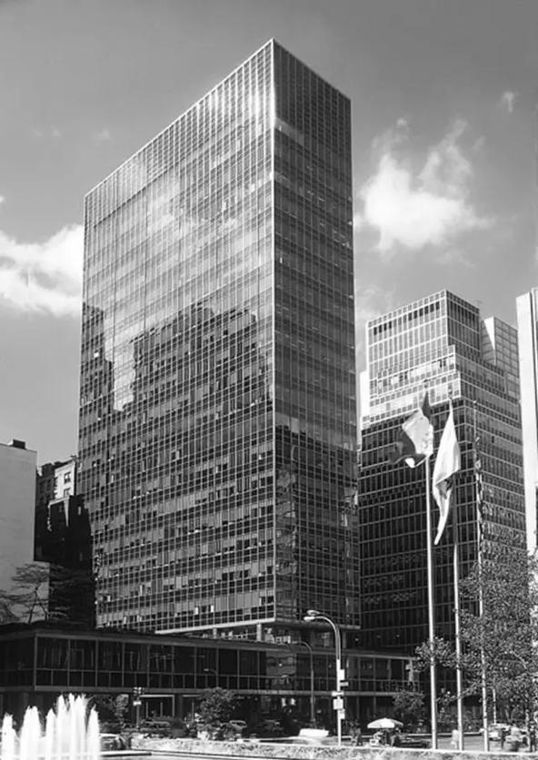 代表作品:美国利华大厦思想风格:钢和玻璃的技术使得高层建筑能够实现
