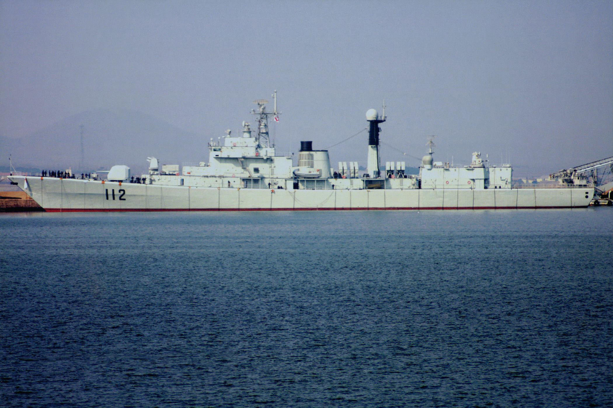 112哈尔滨号驱逐舰改装后侧视图