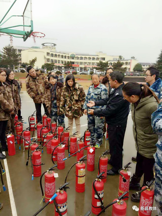 新昌技师学院大市聚校区组织开展消防灭火器使用实战演练培训