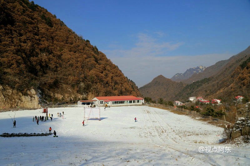 在沣峪高山滑雪场玩乐之余