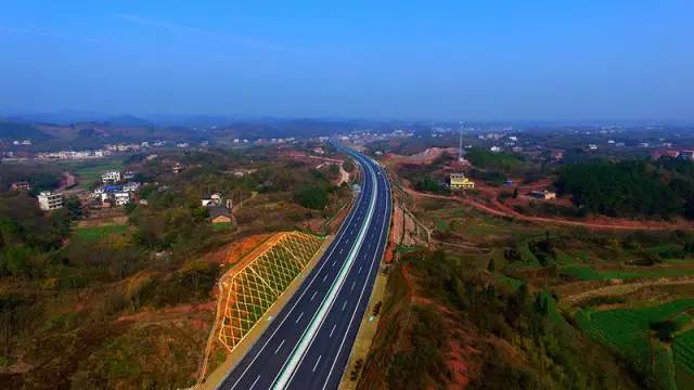 娄衡高速公路是湘中地区连接益阳,娄底,衡阳三市的一条南北向的高速