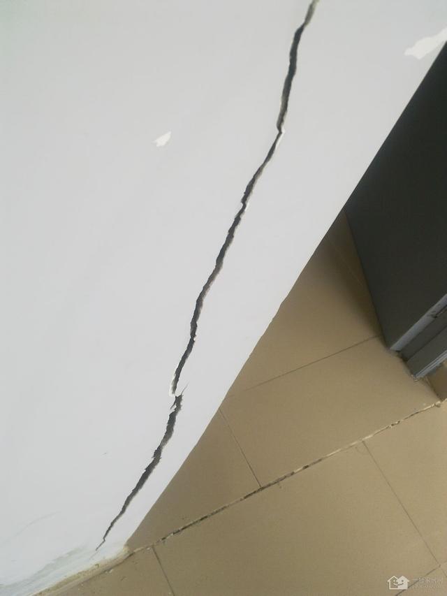 装修后墙面出现裂纹需要马上修补吗?