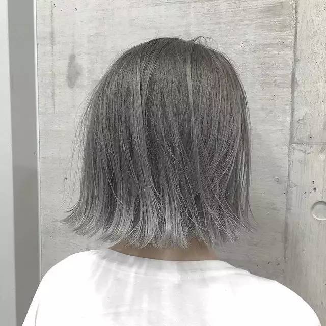 银灰色灰色系今天我们就来研究下2017年的发色流行趋势!