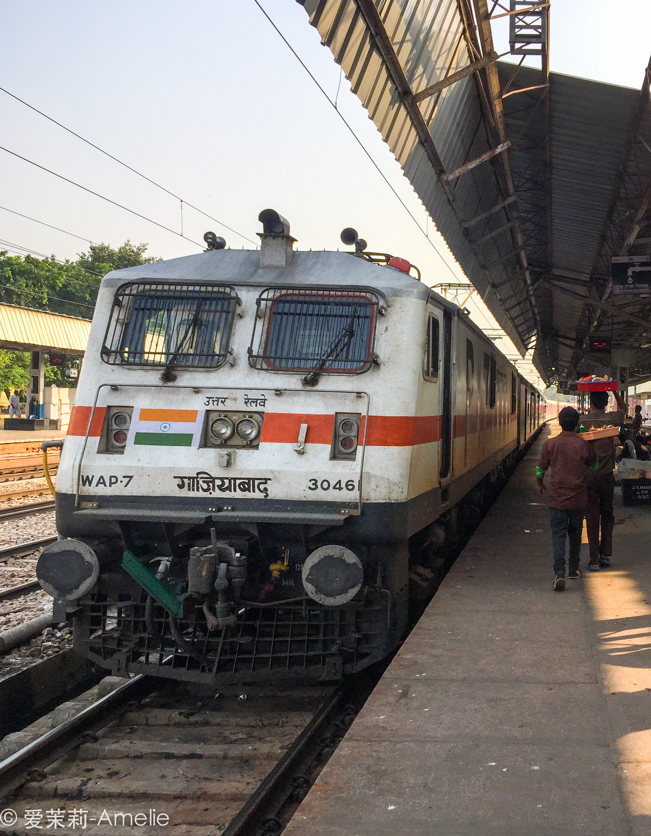 印度开挂式火车,它真实的样子竟是这样
