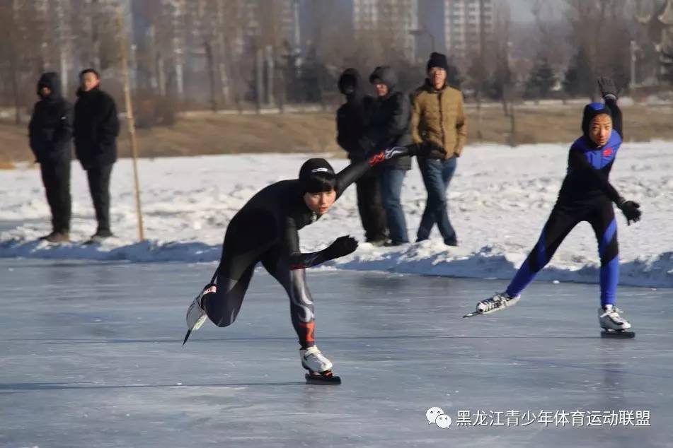 双鸭山滑冰场图片