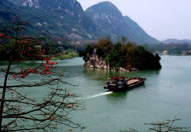 平果蘆仙湖國家溼地公園凌雲浩坤湖為喀斯特地貌類型,薈萃了峰叢-窪地