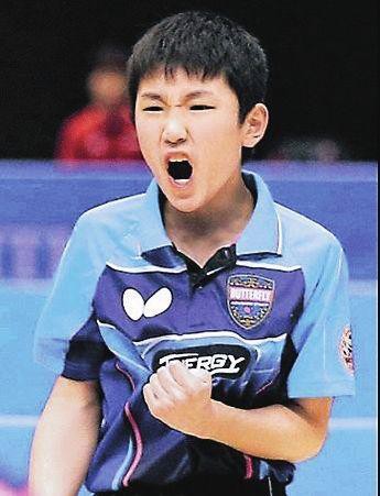 *2016全日赛,当时12岁的张本智和15分钟战胜25岁的铃木诚,震惊日本