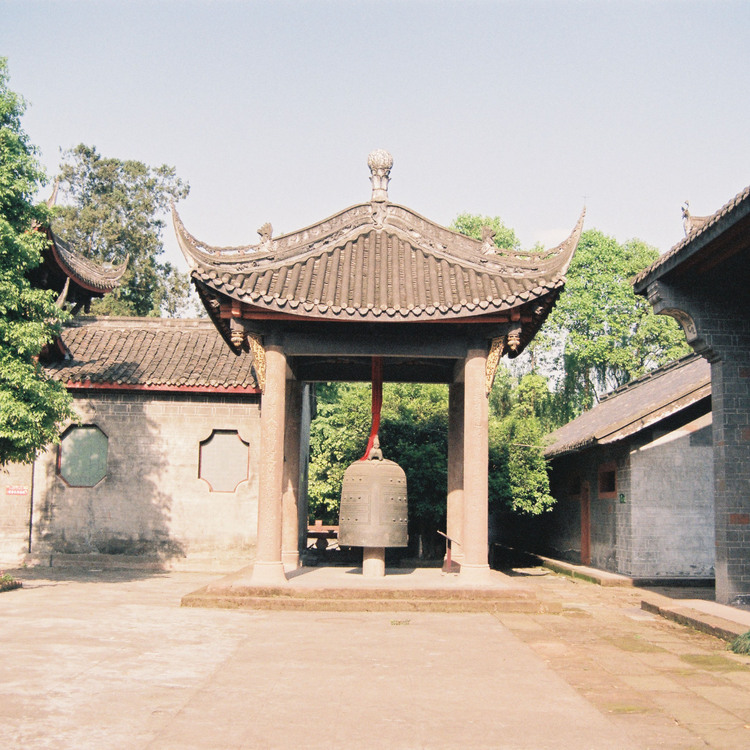 尽管我们知道,白观音庙,修觉寺,玉皇观,宝华寺,纪胜亭,这些名胜早已甑