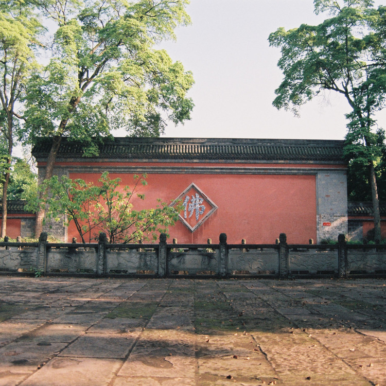 尽管我们知道,白观音庙,修觉寺,玉皇观,宝华寺,纪胜亭,这些名胜早已甑