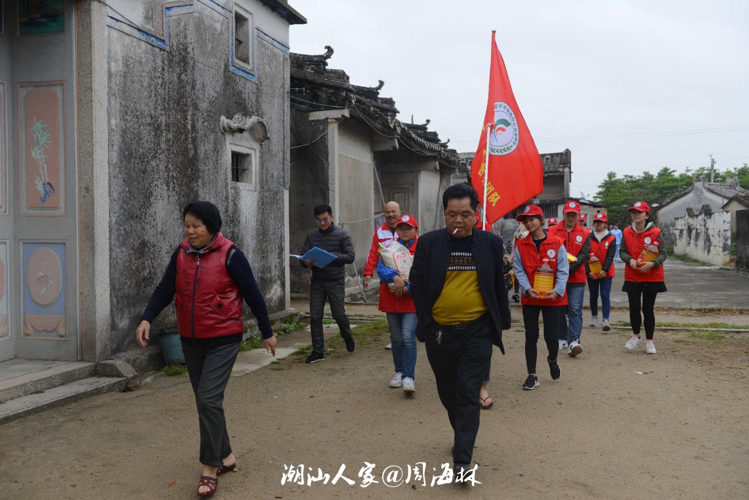 广东普宁梅塘镇溪南村爱心在行动,寒冬里的温暖!