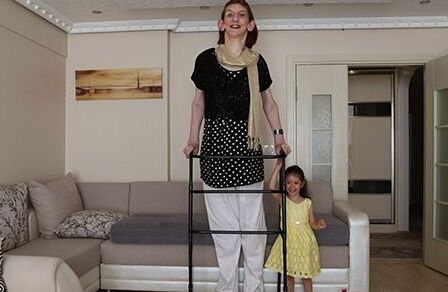 世界上最高的女人5米图片