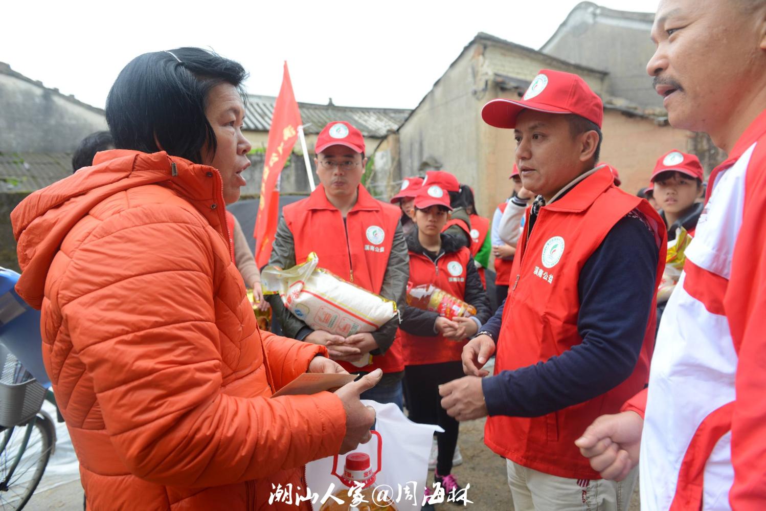 广东普宁梅塘镇溪南村爱心在行动,寒冬里的温暖!