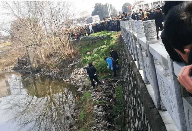 东湖游乐园对面的小河发现无名女尸