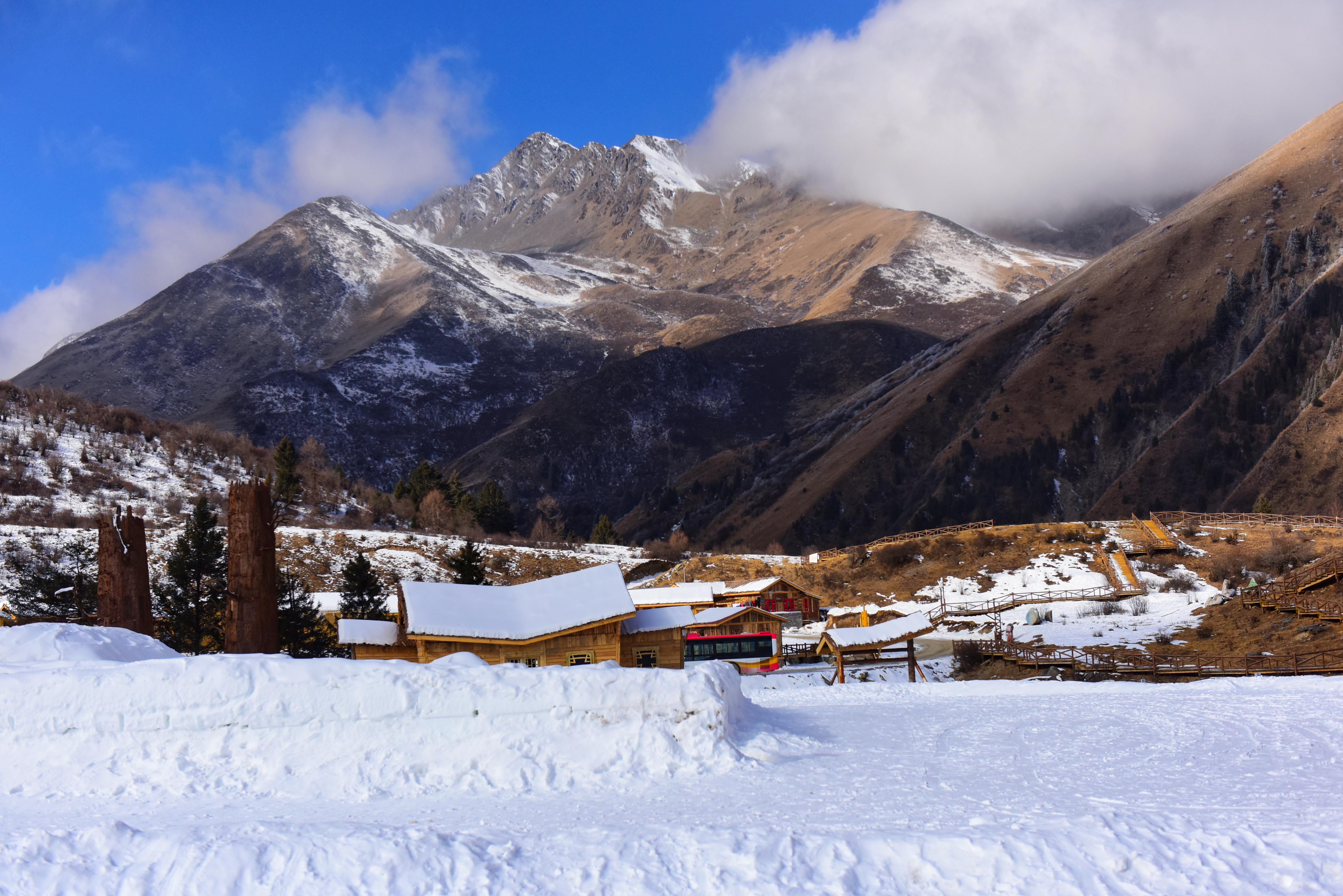 鹧鸪山雪景图片