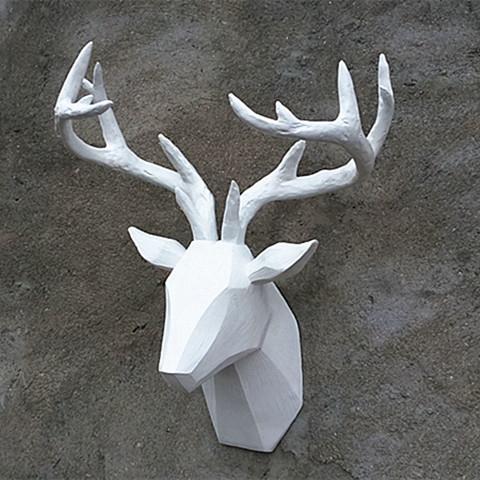私以为这个长得像素描石膏的鹿头和木纹仿真鹿头相比,满满的艺术气质