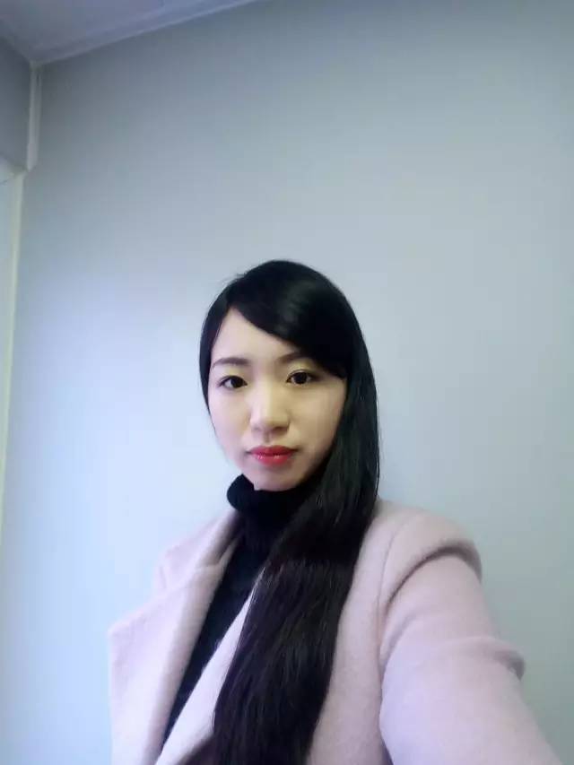 终于能看清乐山女子岗亭美女交警的真面目了