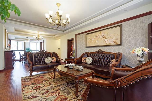 客厅板栗色的家具高贵而不失其内涵客厅
