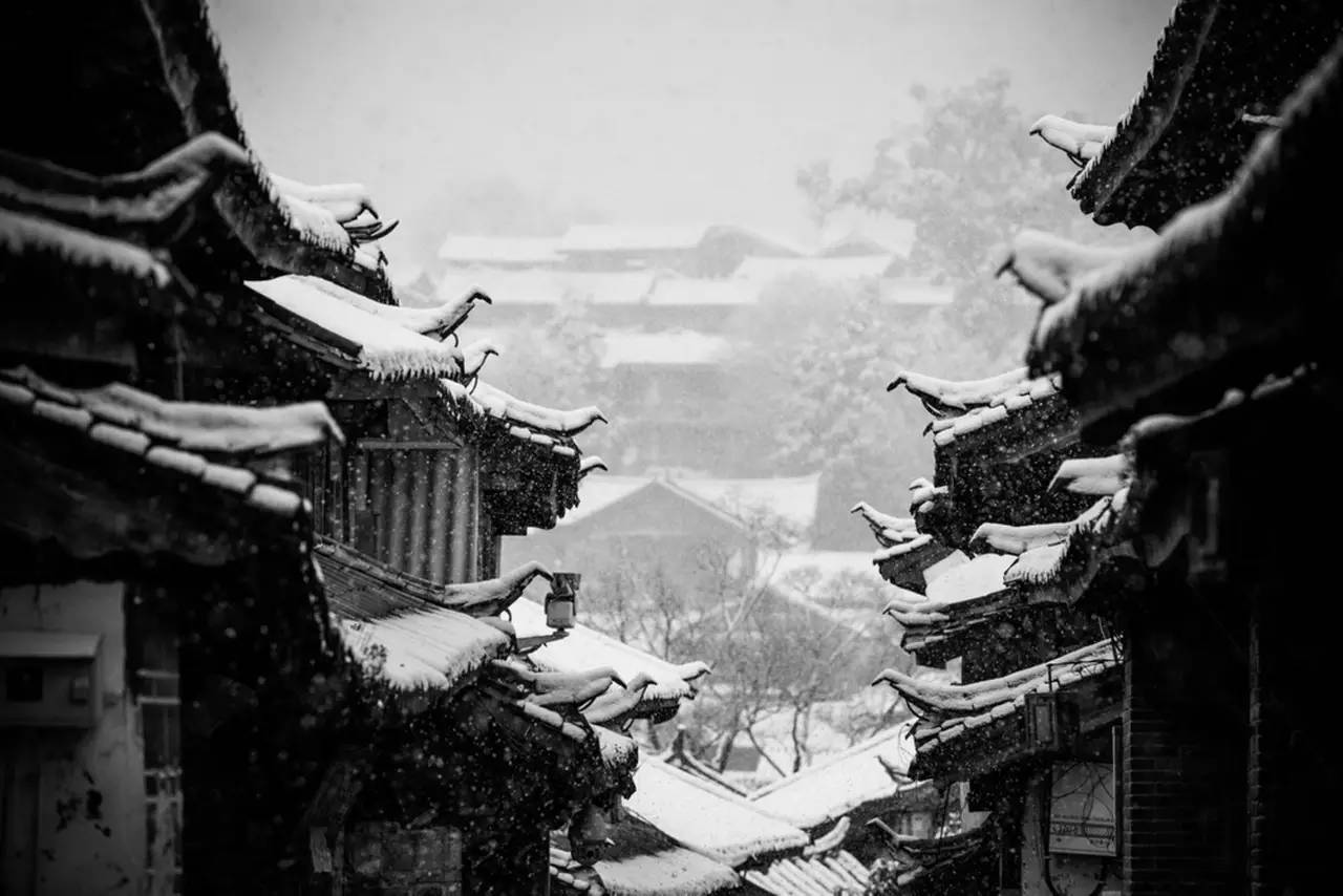 丽江古城雪景图片