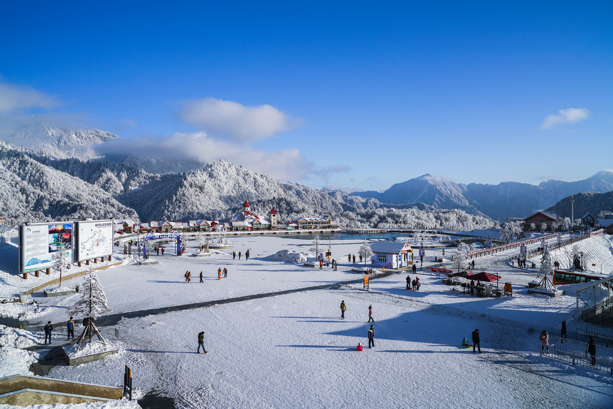 西岭雪山滑雪场图片