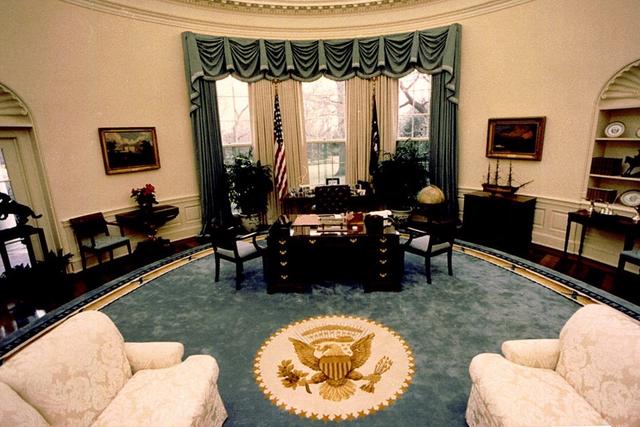 白宫内部办公桌图片