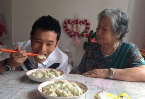 高圆圆回老家祭祖照片图片