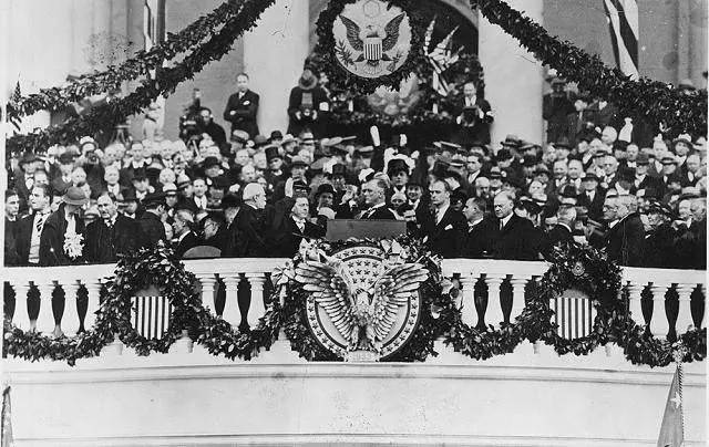 1933年3月,富兰克林·德拉诺·罗斯福宣誓就职
