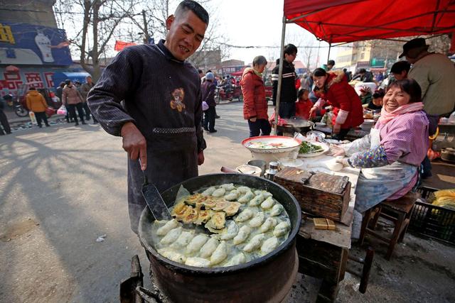 農村春節廟會上的九種平民美食誰嘗過