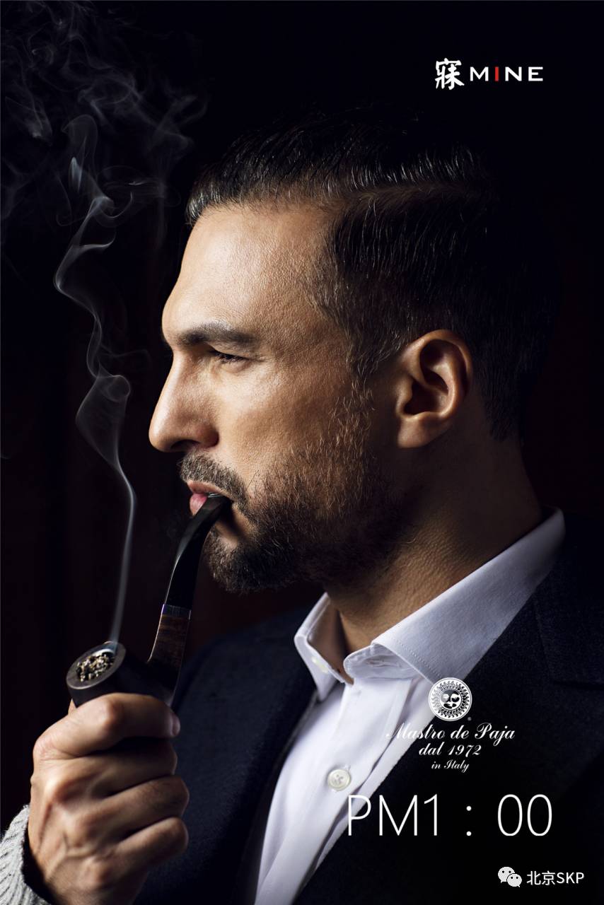 酷炫男人抽烟斗图片图片
