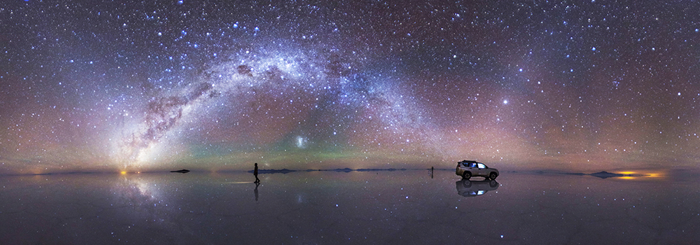 天空之镜的乌尤尼盐沼,夜晚变成了星空之镜