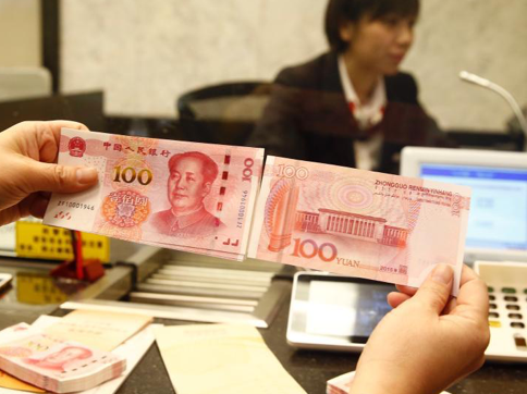 香港中国银行展示2015年新版第五套100元人民币钞票