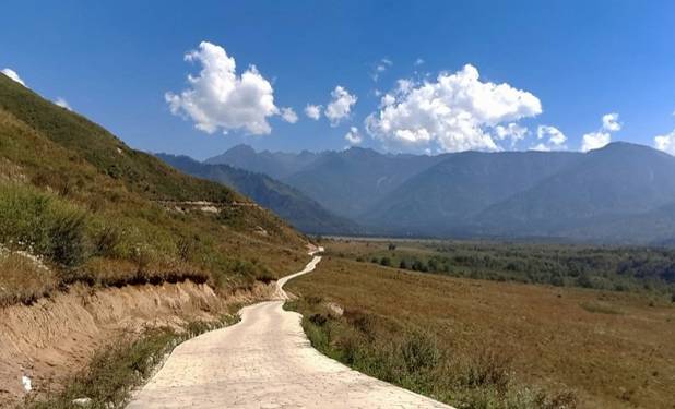 去吧 在海拔4700多米冕宁与石棉交界的拖乌山 有一个山村叫孟获村