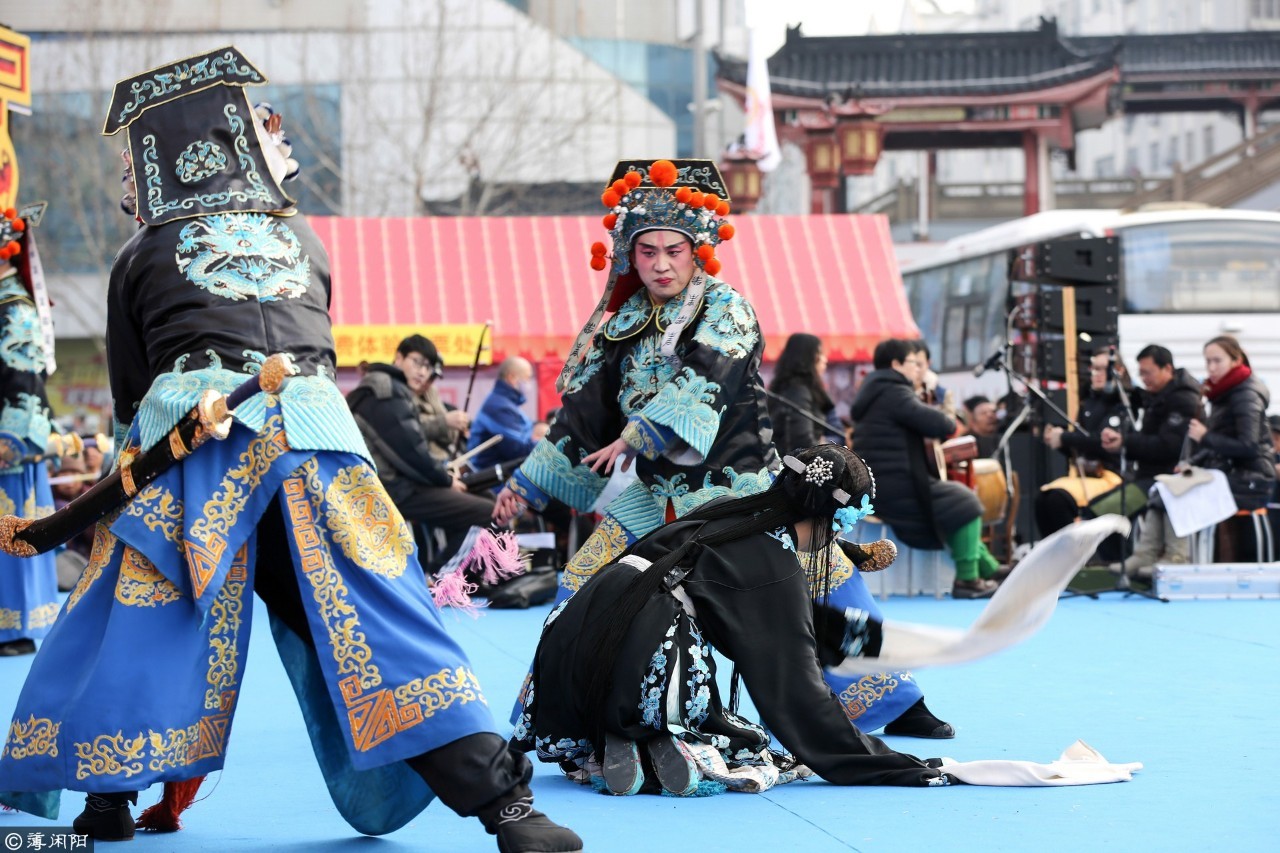 特別是《東京》,《西京》,《南京》,《北京》,《羅衫記》等傳統劇目