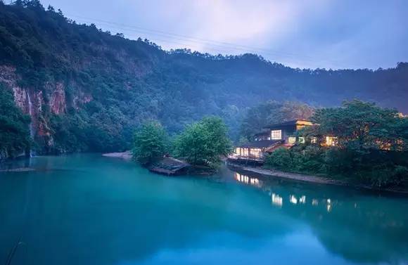 其它 正文 芦茨村坐落在风景秀丽的江南龙门湾景区,与严子陵钓台隔江