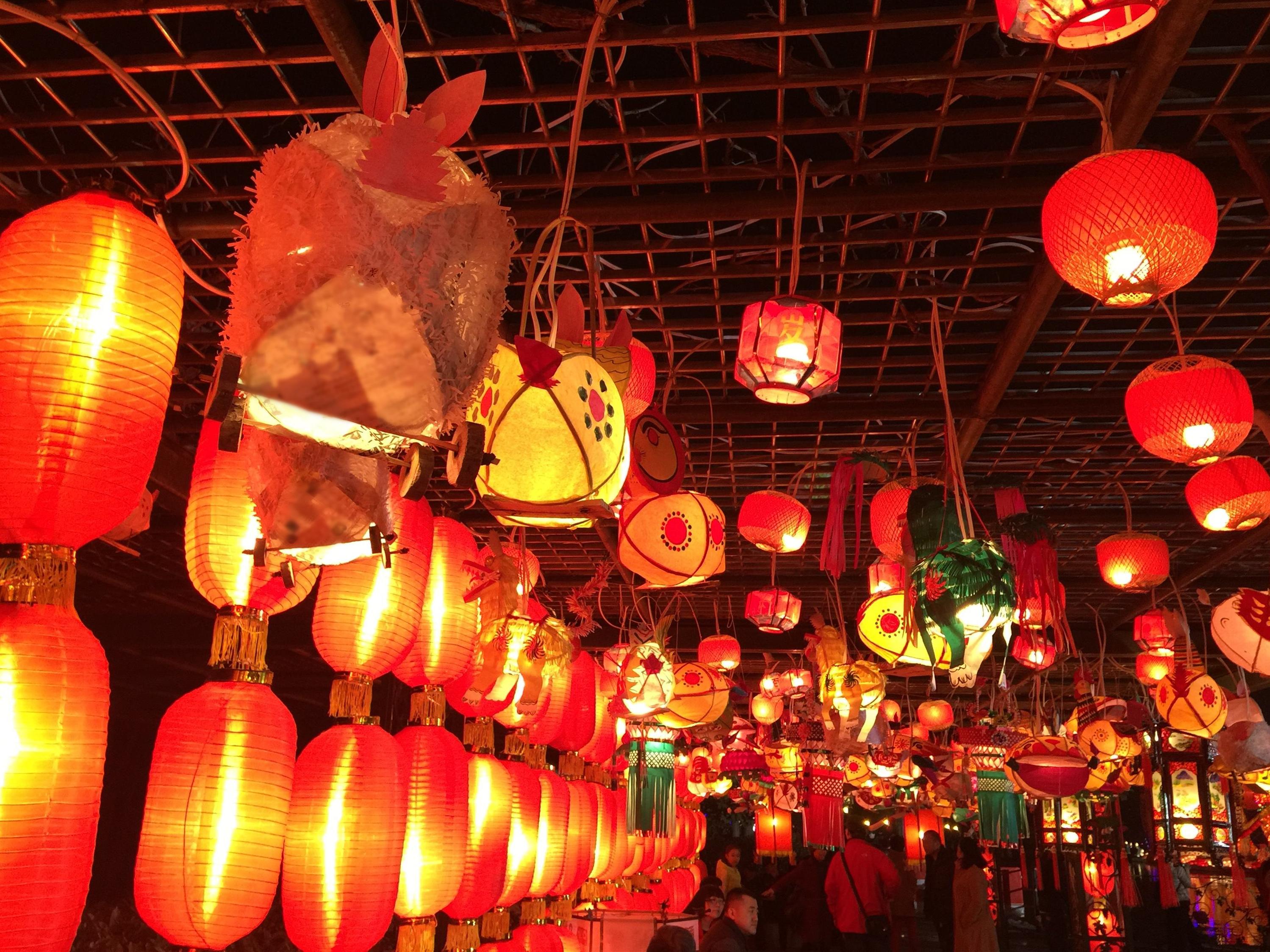 常言元宵胜春节,在首都北京,今年的元宵灯会比往年更胜一筹