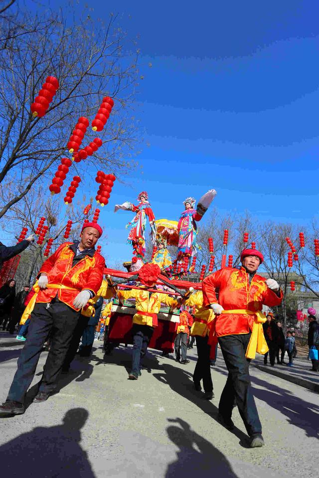 太原庙会徐沟背棍小主角在表演中直接睡着