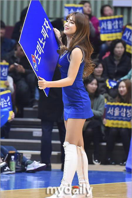 韩国男子篮球联赛女主播篮球女神颇受关注
