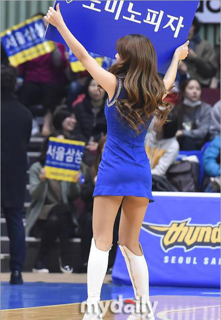 韩国男子篮球联赛女主播篮球女神颇受关注