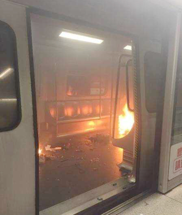 乐高地铁着火了图片