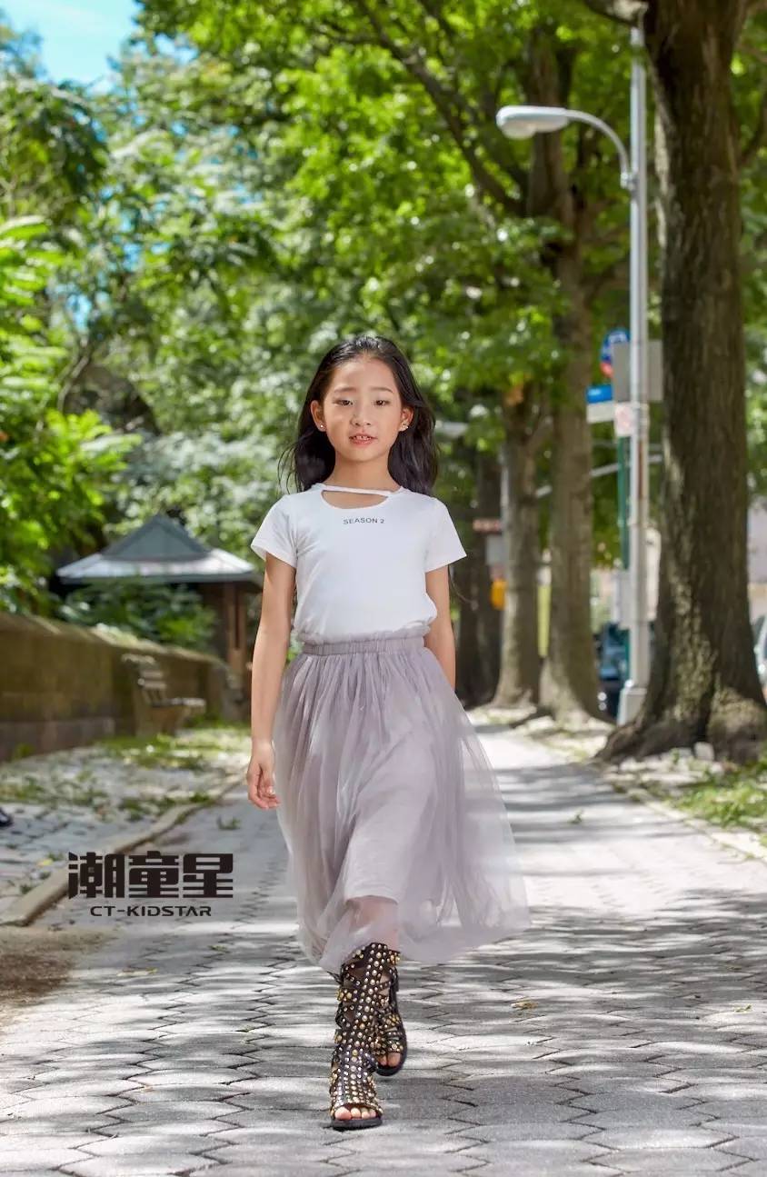 热爱时尚的她向全世界展示了中国少儿的时尚风采
