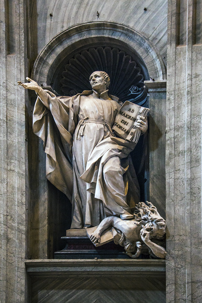 圣彼得大教堂雕塑图片